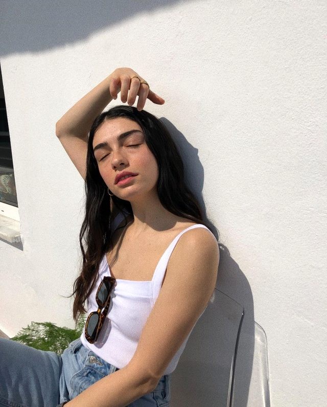 Məşhur aktrisa bu pozasıyla gündəm yaratdı - FOTO