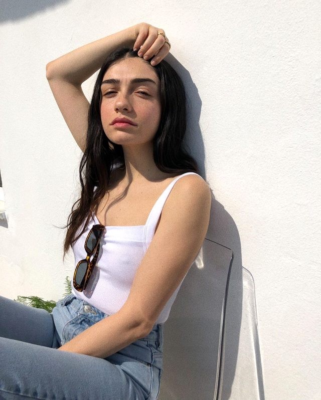 Məşhur aktrisa bu pozasıyla gündəm yaratdı - FOTO