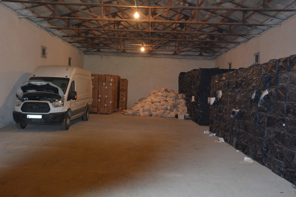 6 milyon manatlıq siqaret anbarı aşkarlandı - VİDEO
