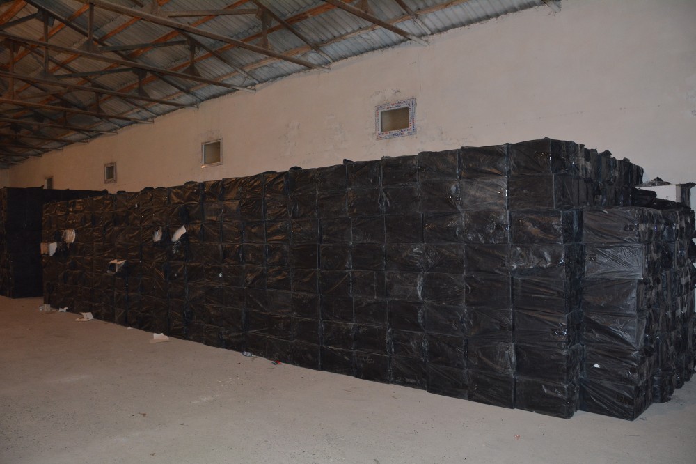 6 milyon manatlıq siqaret anbarı aşkarlandı - VİDEO