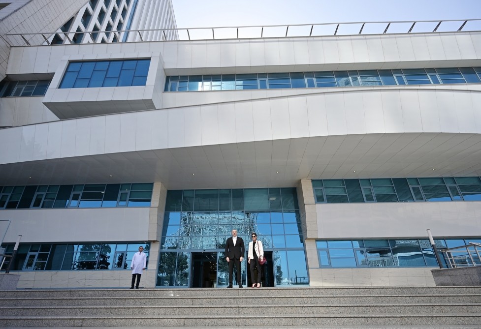 Prezident və birinci xanım “Yeni klinika”nın açılışında - FOTOLAR (YENİLƏNİB)