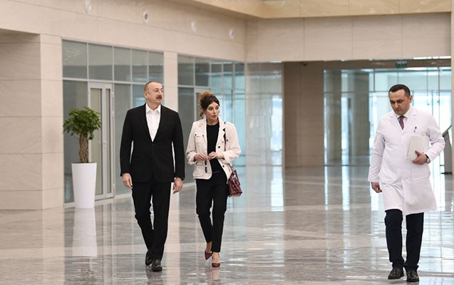 Prezident və birinci xanım “Yeni klinika”nın açılışında - FOTOLAR (YENİLƏNİB)