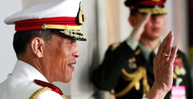 Tayland kralı 20 qadınla birlikdə özünü karantinə aldı