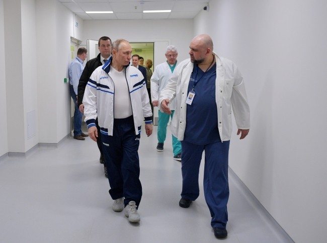 Putinin keçən həftə görüşdüyü həkimdə koronavirus aşkarlandı