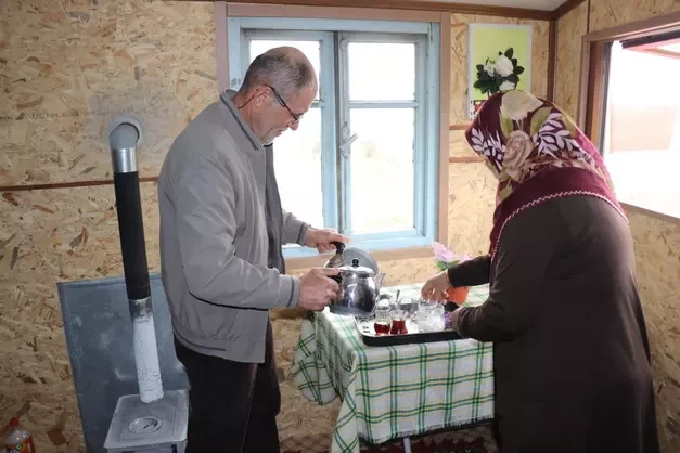 Bu ailə koronavirusa görə ağac evə köçdü - FOTOLAR