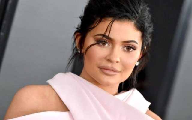 Koronavirusla mübarizə üçün kosmetika əvəzinə bunu istehsal etməyə başladı