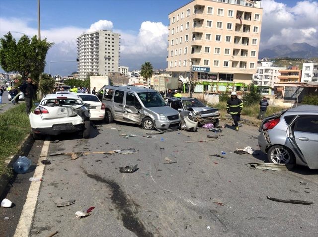 Əyləci sıradan çıxan TIR qəza törətdi: 5 ölü, 15 yaralı var (FOTOLAR)