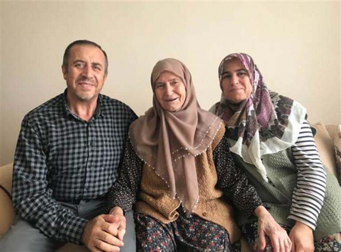 Koronavirusdan sağalan 86 yaşlı qadın: “Həyatınızı təhlükəyə atmayın”  - FOTO