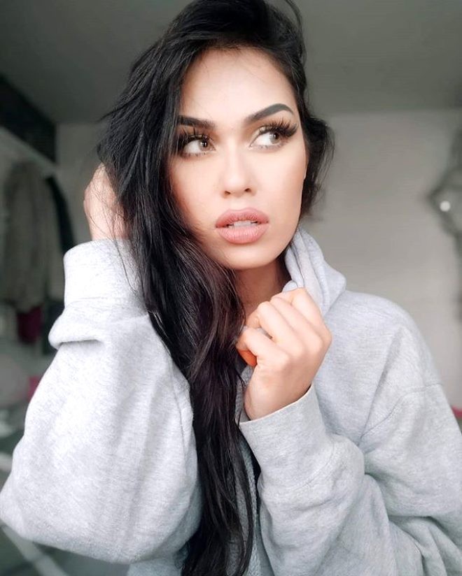 Gözəllik kraliçası koronavirusa görə peşəsinə geri dönür - FOTOLAR