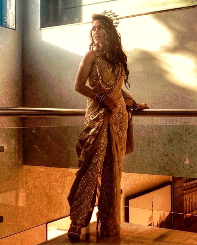 Gözəllik kraliçası koronavirusa görə peşəsinə geri dönür - FOTOLAR