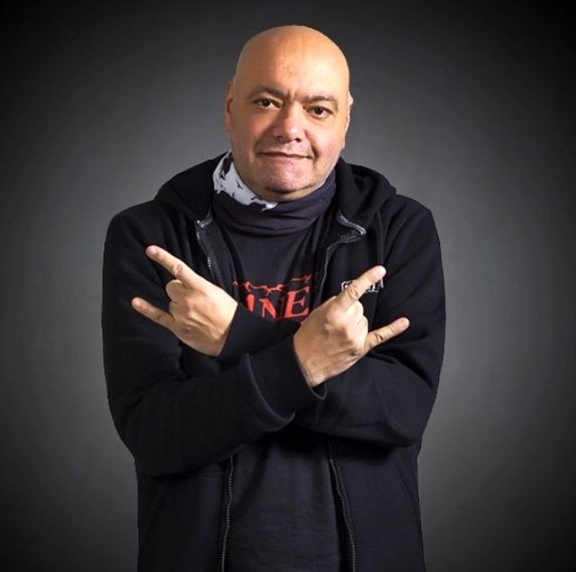 Məşhur radio aparıcısı  həyatını itirdi - FOTO