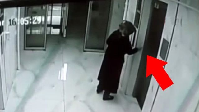 Qadının bu hərəkəti bina sakinlərini qorxutdu - FOTO