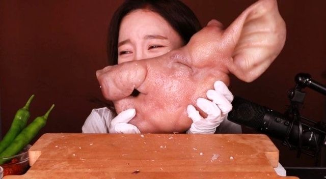 Heyvanları canlı-canlı yedi - FOTO