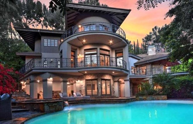 Selena Qomezin  milyon dollarlıq malikanəsi - FOTOLAR