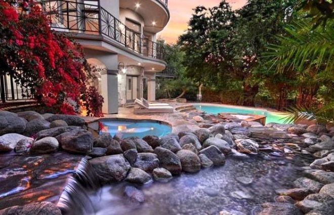 Selena Qomezin  milyon dollarlıq malikanəsi - FOTOLAR