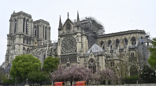 Paris Notr-Dam kilsəsinin bərpası 10-15 il çəkə bilər (FOTO)