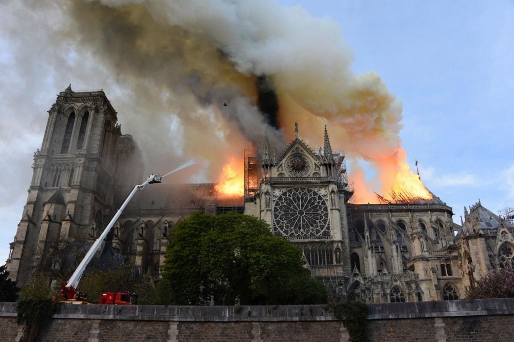 Paris Notr-Dam kilsəsinin bərpası 10-15 il çəkə bilər (FOTO)