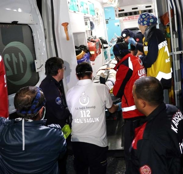 Qayalıqlara düşən gənc 24 saat sonra qurtarıldı - Türkiyədə (FOTO+VİDEO)