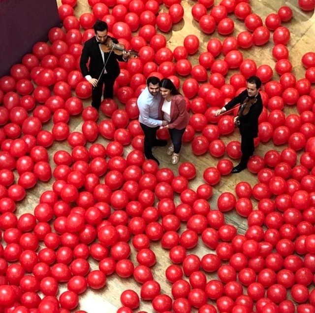 10 illik evliliyini 10 min şar ilə qeyd etdi - FOTO