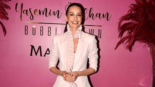 Məşhur aktrisa son paylaşımı ilə gündəm yaratdı -  FOTO