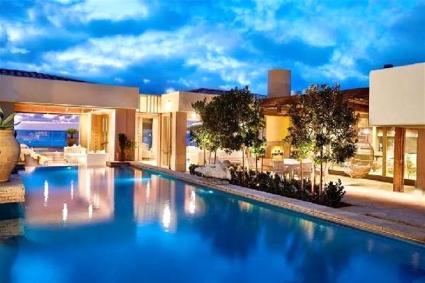 Karantini 43 milyon dollarlıq malikanəsində keçirir - FOTO