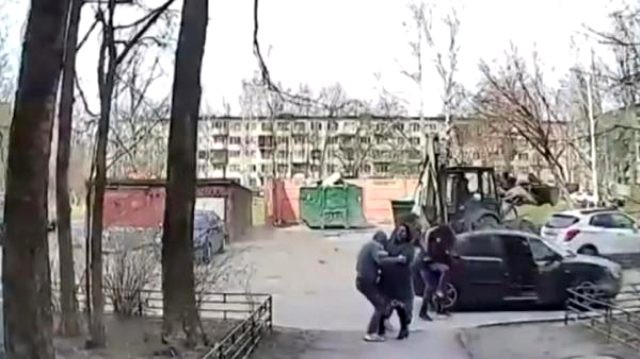 Maskalı şəxslər qızı anasının yanından belə qaçırdılar - FOTOLAR+VİDEO