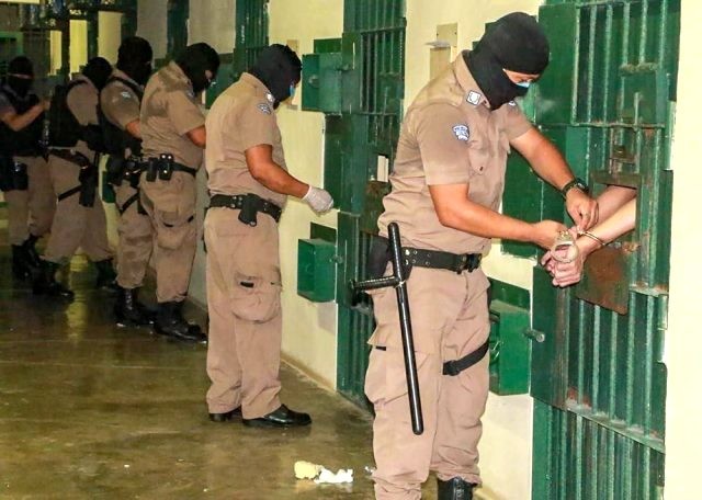 Məhkumlara verilən cəza rezonans doğurdu  - El Salvadorda (Foto)