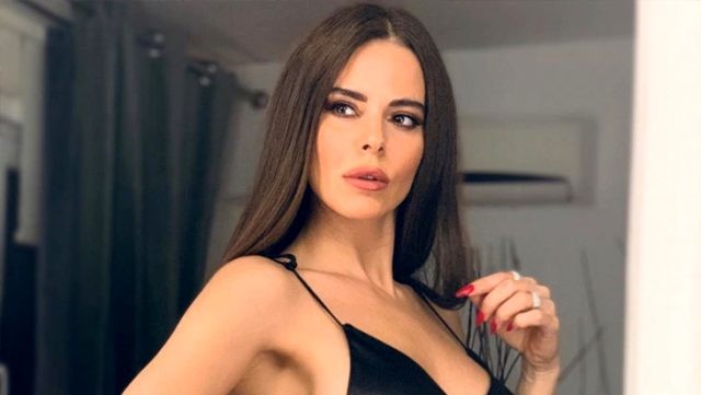 Tanınmış müğənni etiraf etdi: "Məşhur olduğum üçün məni sevdilər"