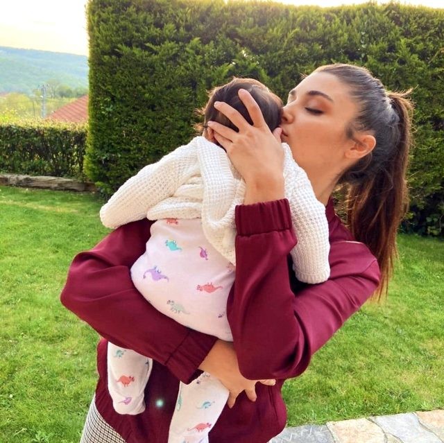 Məşhur aktrisanın bu paylaşımına 1 milyondan çox bəyəni gəldi -  FOTOLAR