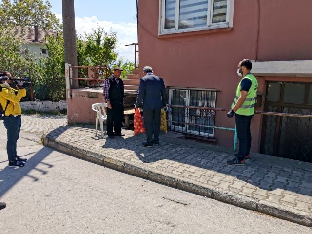 Bələdiyyə sədri avtomobilini satıb, yardım etdi (FOTO+VİDEO)