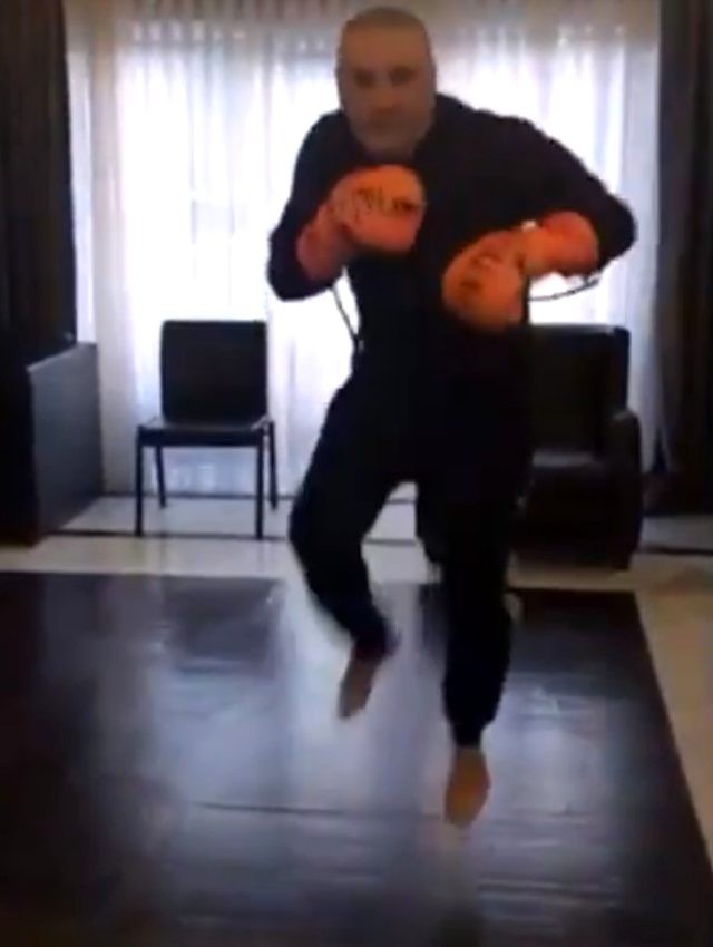 Bu məşhurların "sosial məsafə" adlı paylaşımları rekord qırdı (VİDEO)