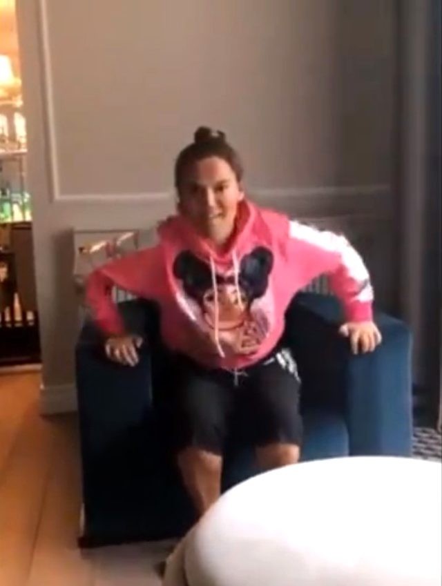 Bu məşhurların "sosial məsafə" adlı paylaşımları rekord qırdı (VİDEO)