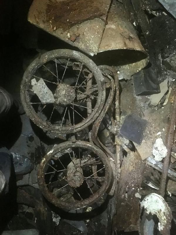 Karantindən bezən şəxs evinin altında 120 illik  tarixi tunel tapdı - FOTO