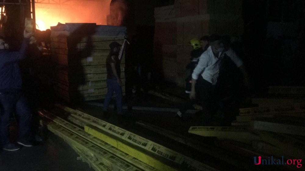 “EuroHome” bazarındakı yanğın söndürüldü - YENİLƏNİB - VİDEO(FOTO)