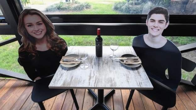 Sidneydə restoranlar bu şəkildə fəaliyyətə başladı - FOTO