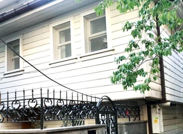 Məşhur müğənni Mehmet Akif Ərsoyun evini gözəllik salonuna çevirdi