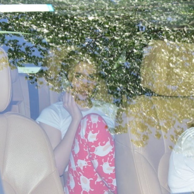 Məşhur müğənni karantin qaydasını belə pozdu - FOTO