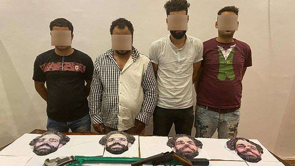 Məhəmməd Salahın maskası ilə oğurluq etdilər - FOTO