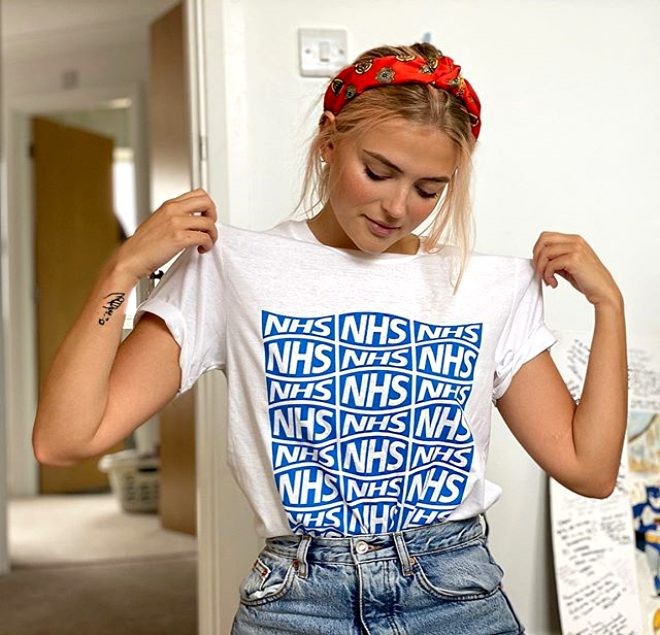 Maddi çətinlik yaşayan aktrisa geyimlərini satışa çıxardı  - FOTOLAR