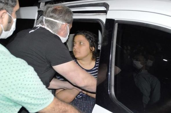 Azyaşlı oğlunu bıçaqlayaraq öldürdü - FOTO