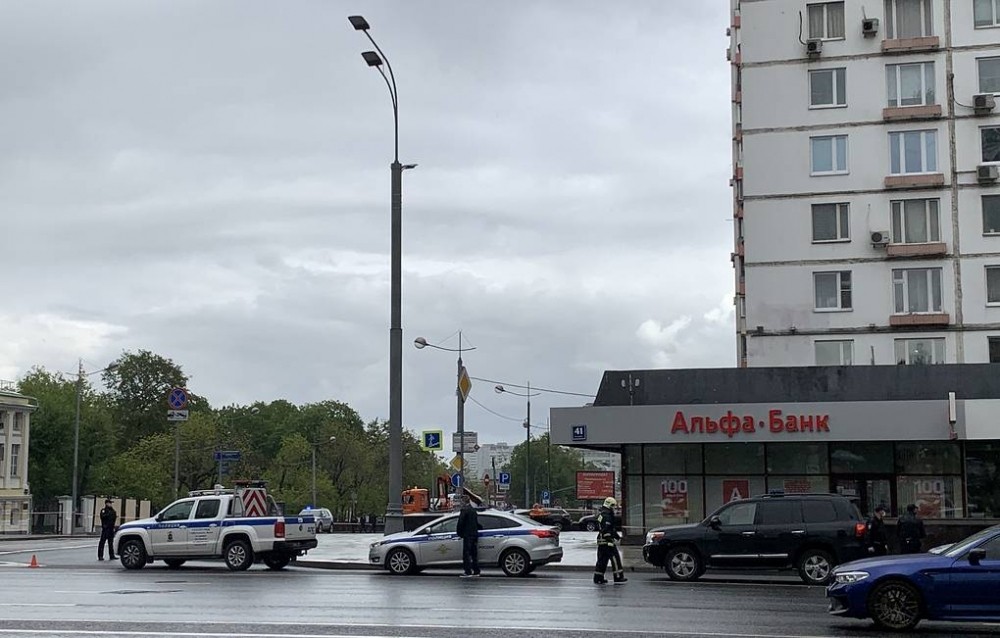 Moskvada banka silahlı hücum: 5 nəfər girov götürülüb