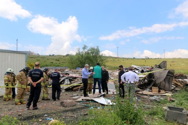 İstanbulda fabrikdə partlayış olub: Ölən var (FOTO)
