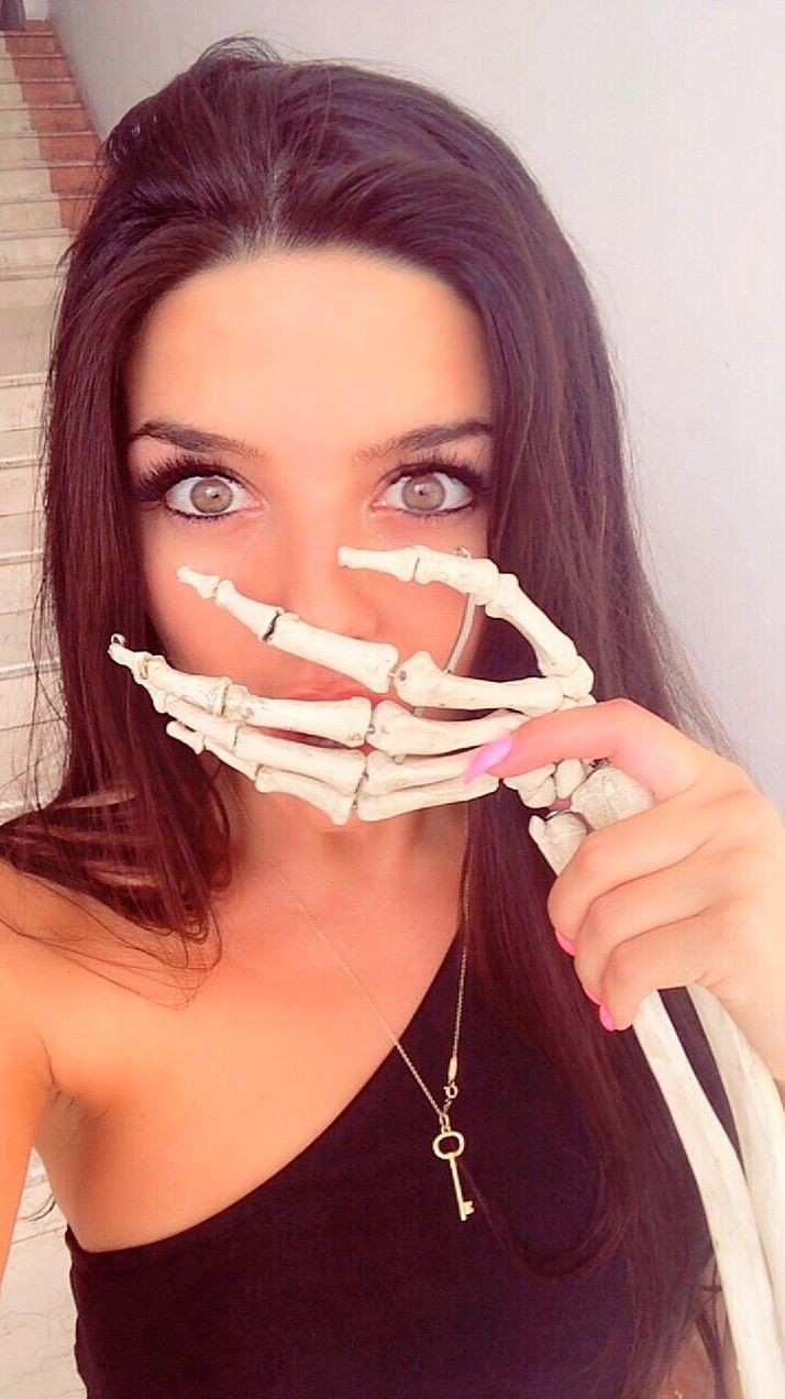 "Qarşımda soyunmaq istəyənlər çox oldu" - Kamilla Zərbəliyeva