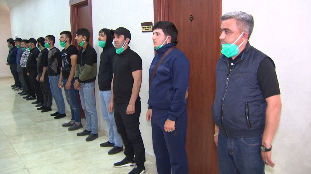 “Fəvvarələr meydanı”nda fleşmob keçirənlər saxlanıldı - FOTOLAR