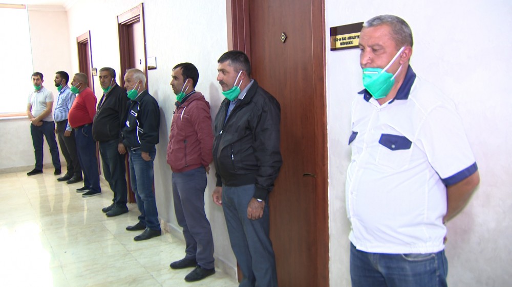 “Fəvvarələr meydanı”nda fleşmob keçirənlər saxlanıldı - FOTOLAR