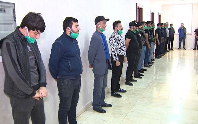 “Fəvvarələr meydanı”nda fleşmob keçirənlər saxlanıldı - FOTOLAR