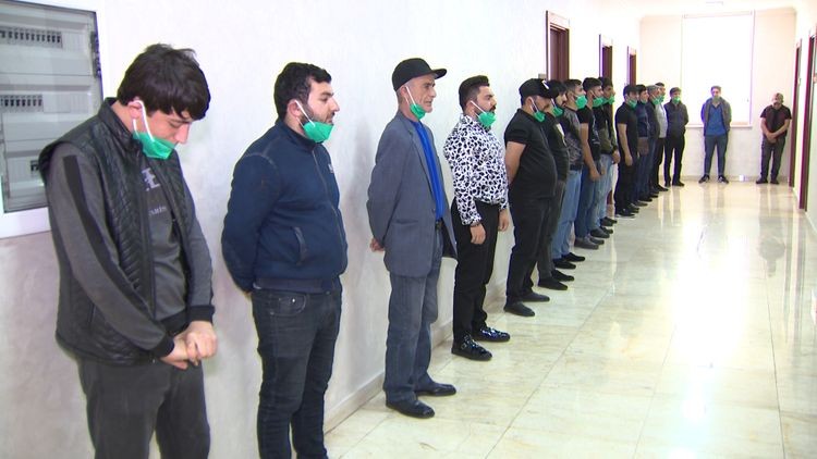 “Fəvvarələr meydanı”nda fleşmob keçirənlər saxlanıldı - FOTOLAR