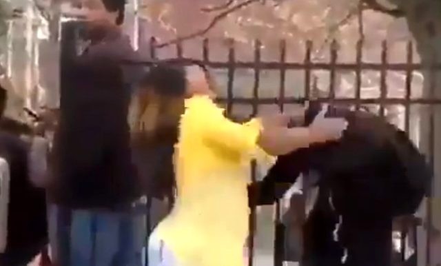 Anası etiraz aksiyasına qoşulan oğlunu döydü - FOTO