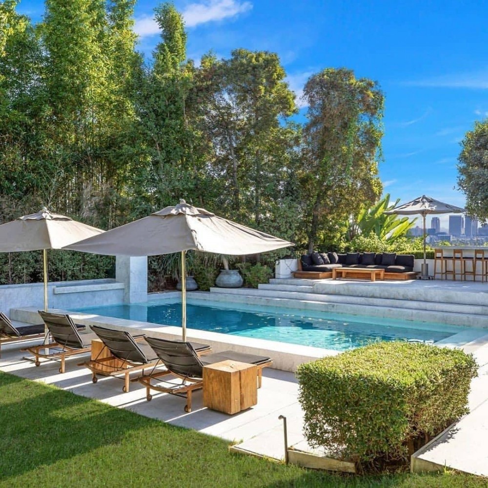 Məşhur aparıcı malikanəsini 33 milyona satdı - FOTOLAR