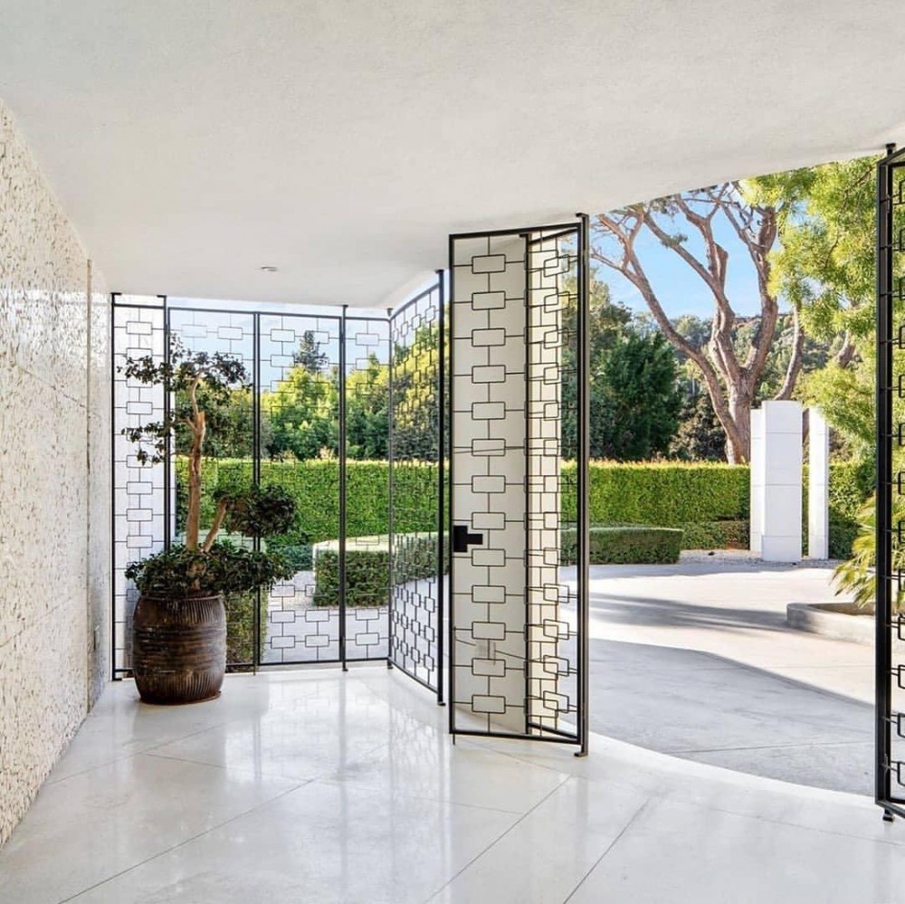 Məşhur aparıcı malikanəsini 33 milyona satdı - FOTOLAR